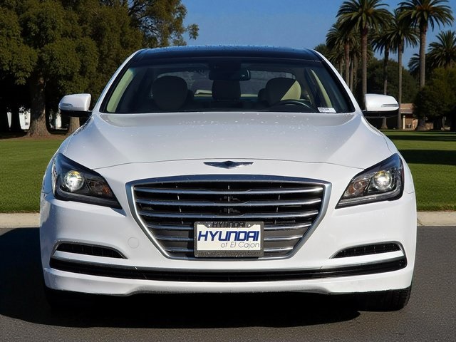 2015 Hyundai Genesis 3.8 photo 3