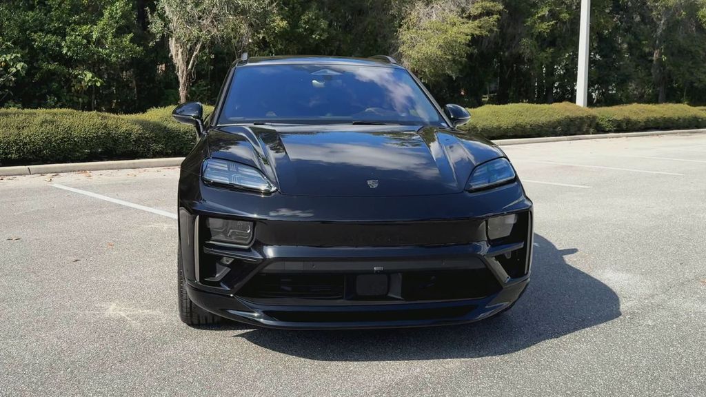 2025 Porsche Macan Electric Turbo photo 3