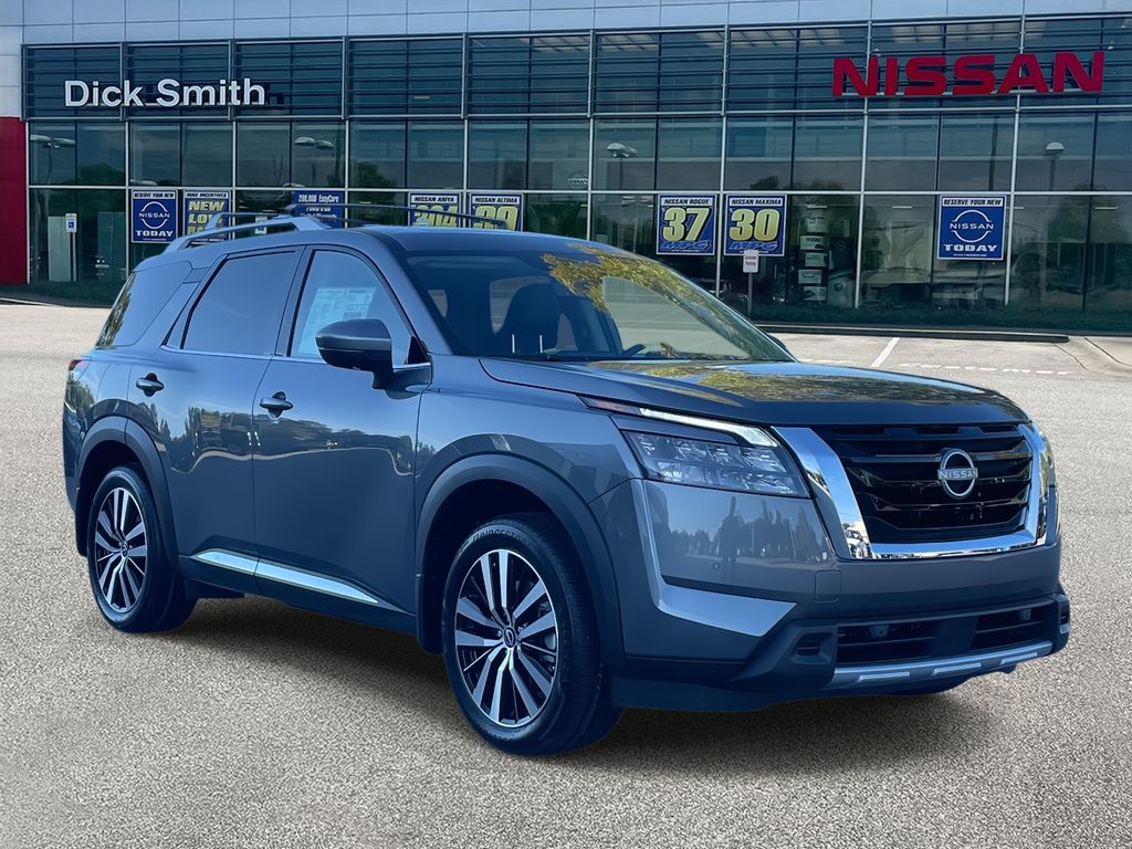 2025 Nissan Pathfinder Platinum's photo