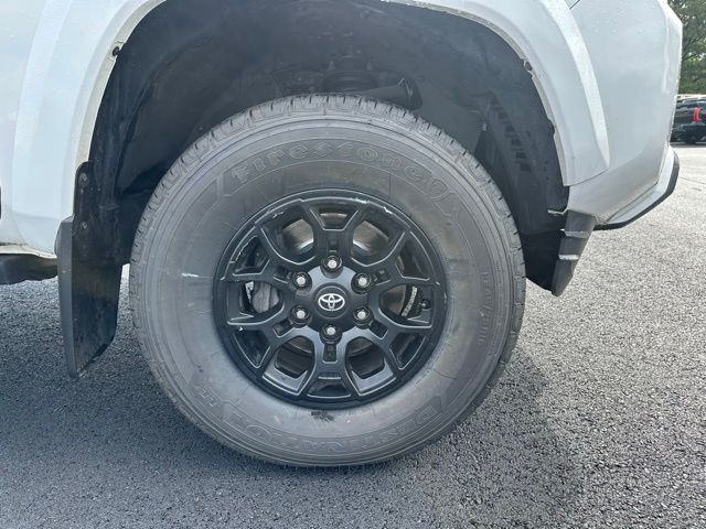 2022 Toyota Tacoma SR5 photo 11