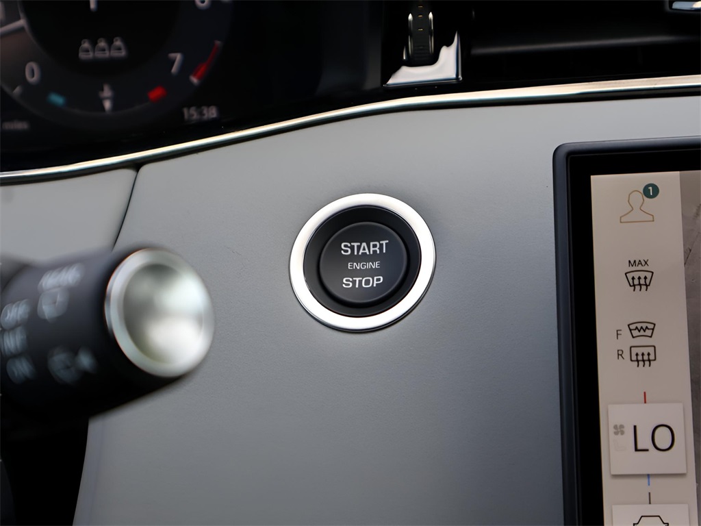 2026 Land Rover Range Rover Evoque Dynamic SE photo 21