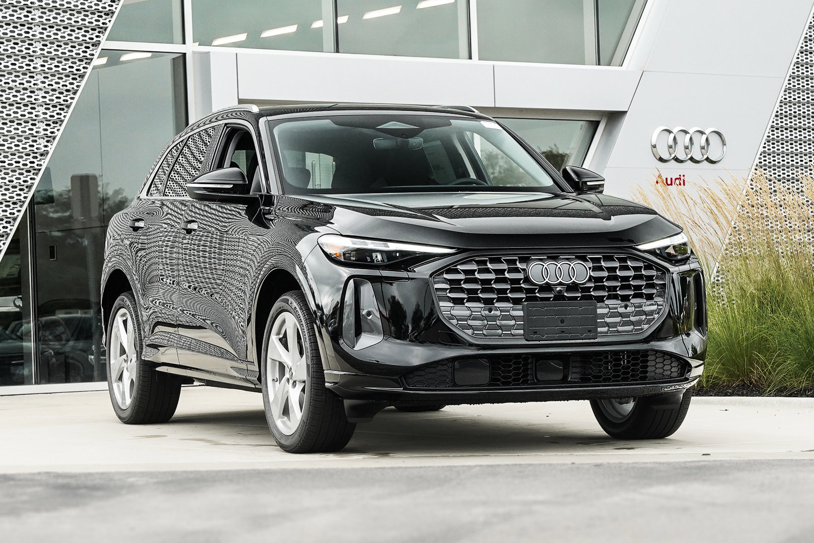 2025 Audi New Q5 Premium Plus's photo