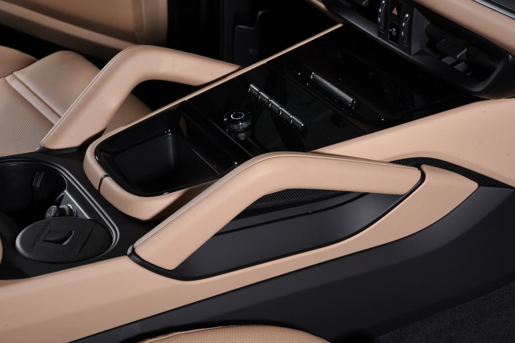2025 Porsche Cayenne photo 20