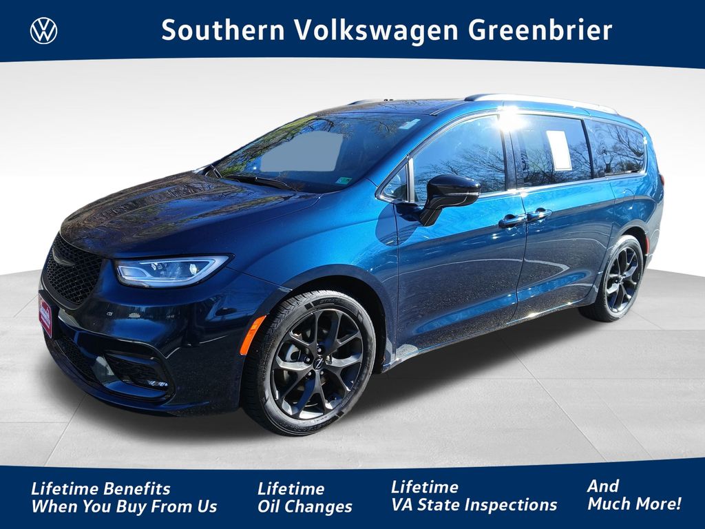 2025 Chrysler Pacifica Limited's photo