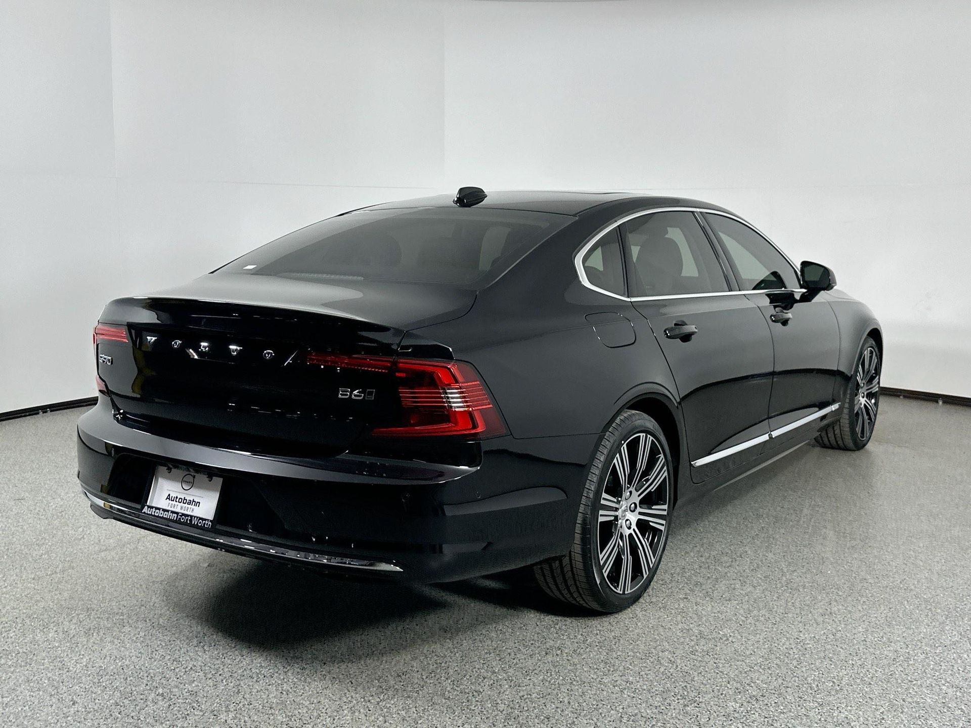 2025 Volvo S90 photo 4