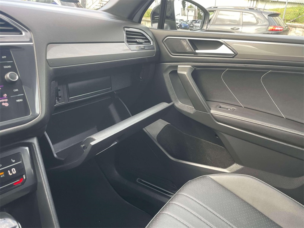 2022 Volkswagen Tiguan SE R-Line Black photo 28