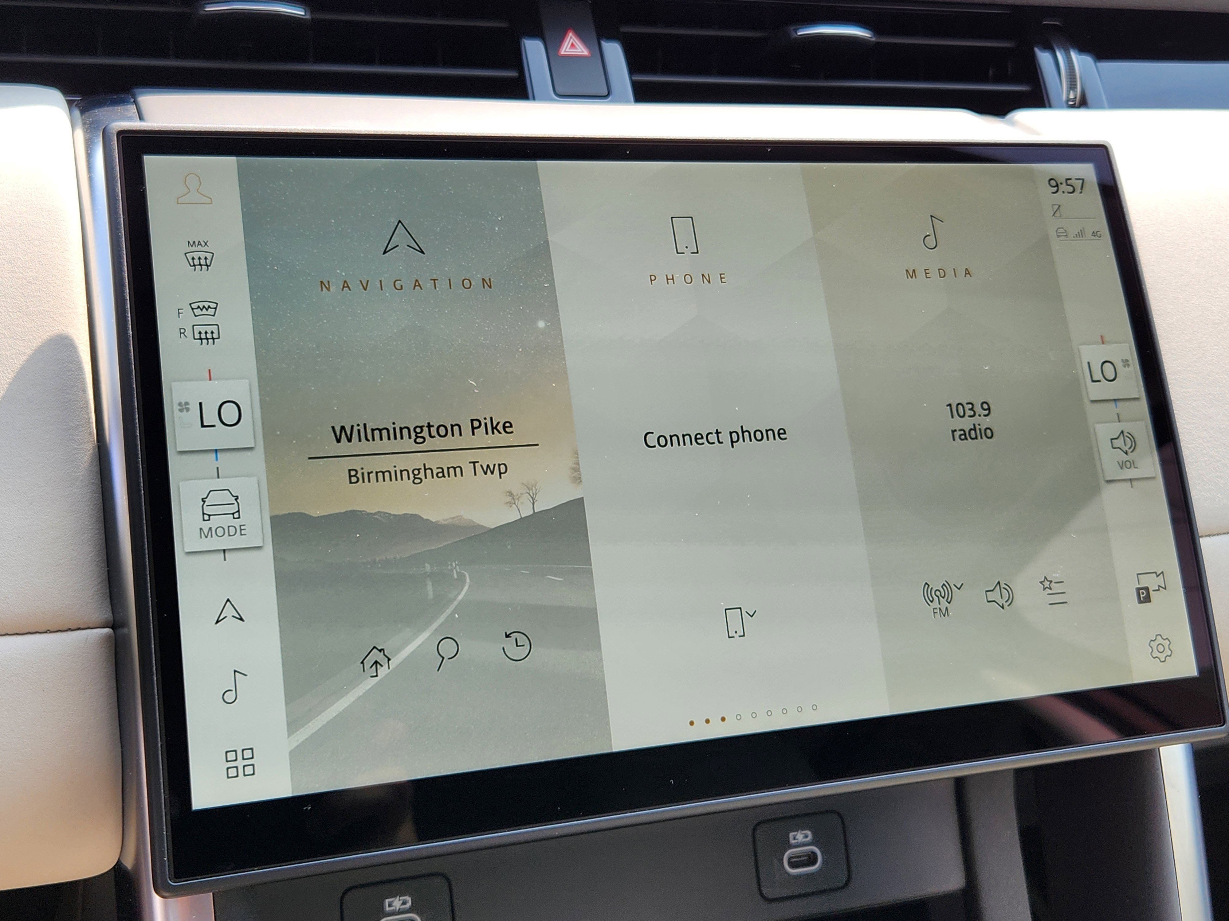 2025 Land Rover Discovery Sport S photo 4