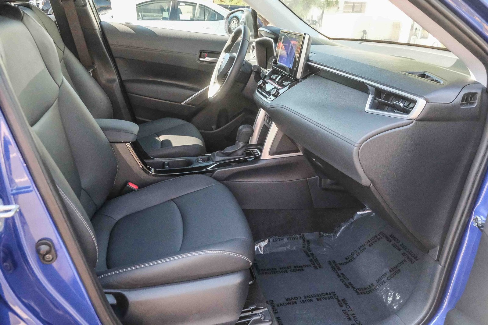 2023 Toyota Corolla Cross XLE photo 11
