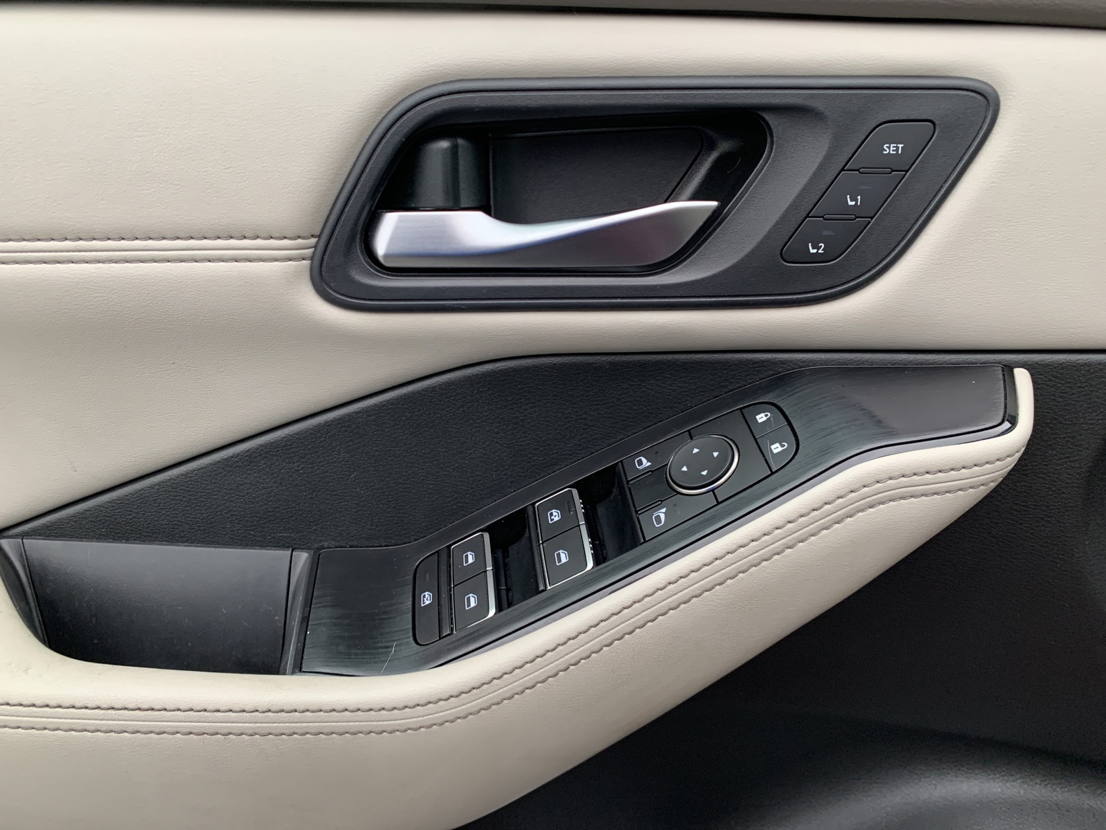2023 Nissan Rogue SL photo 9