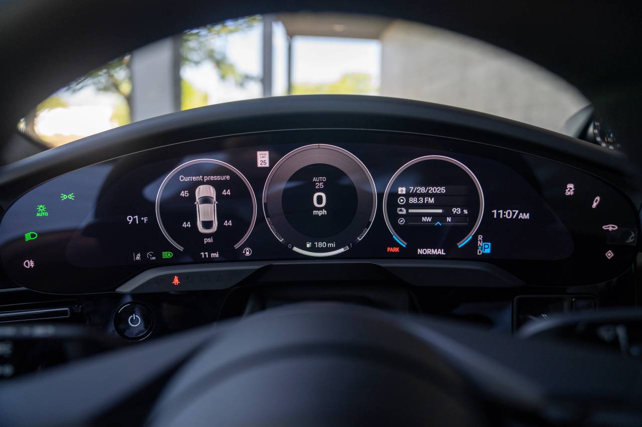 2025 Porsche Taycan 4 photo 17