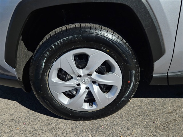 2024 Toyota RAV4 LE photo 9