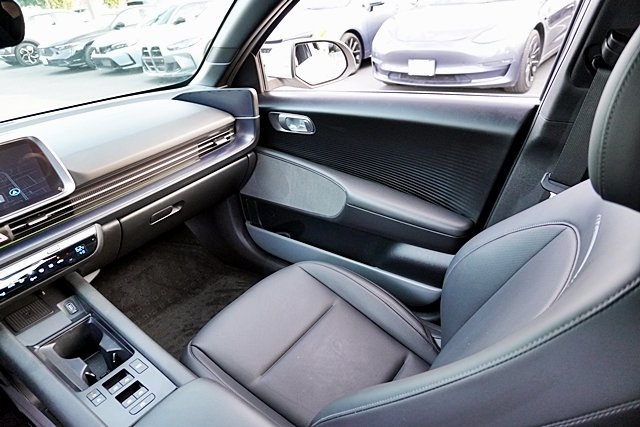 Used 2023 Gold Hyundai SEL image 20