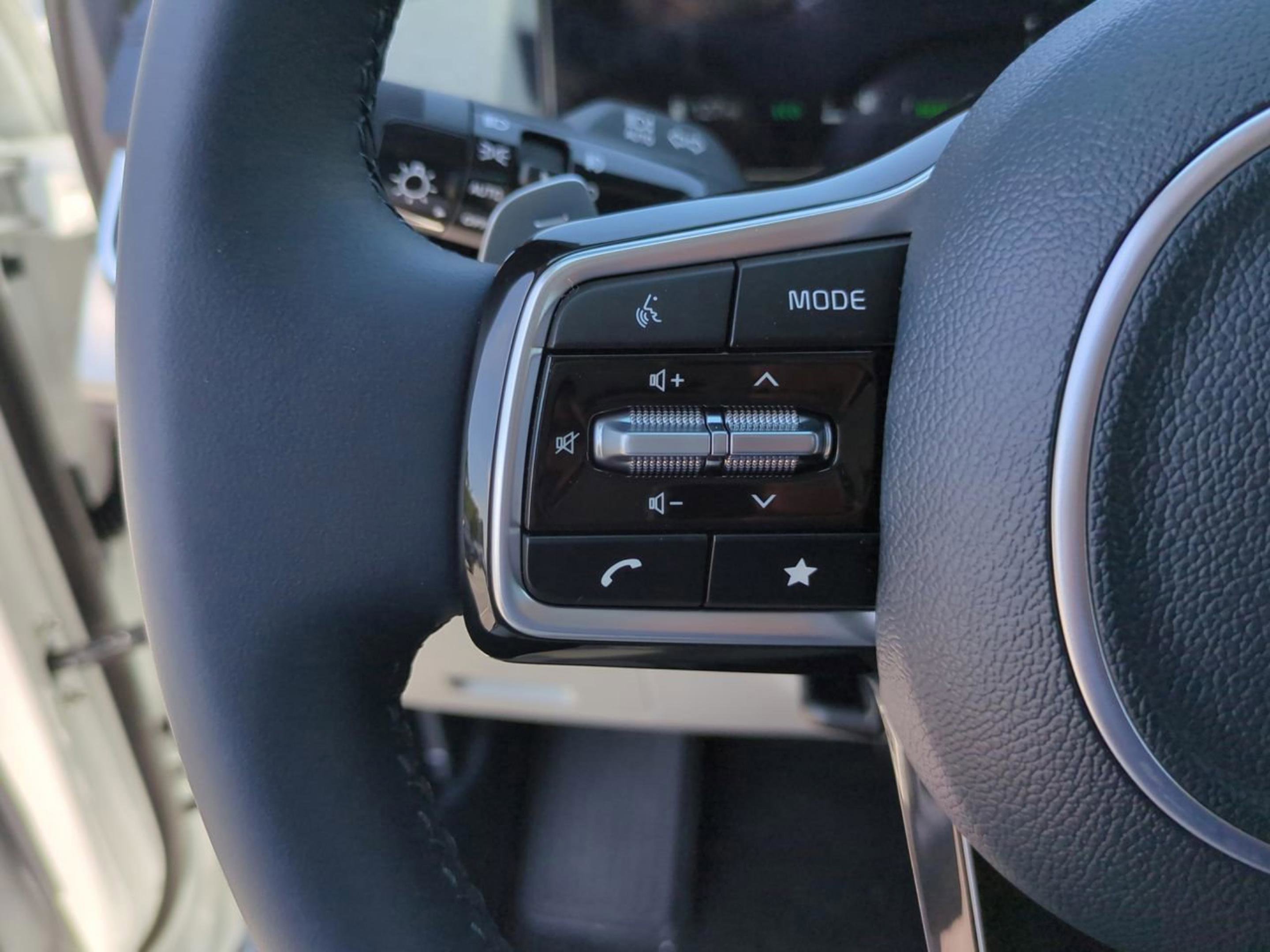 2026 Kia Carnival SX photo 18