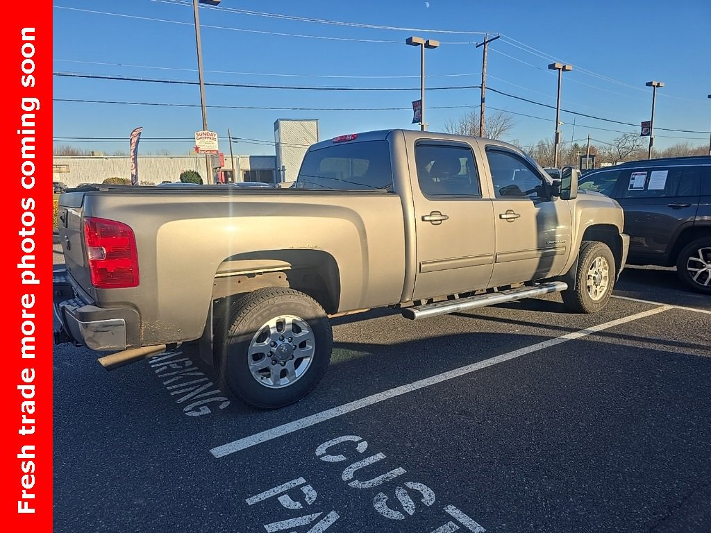 2014 Chevrolet Silverado 2500HD LT photo 3