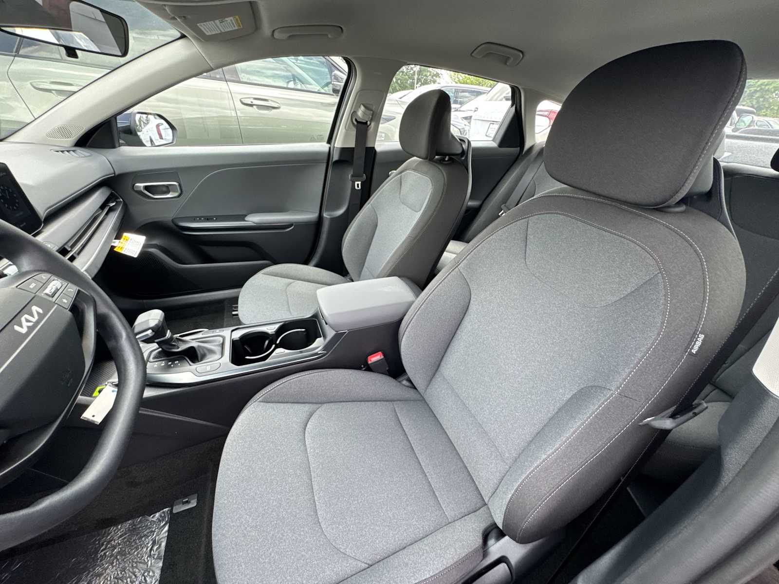 2025 Kia K4 LXS photo 3