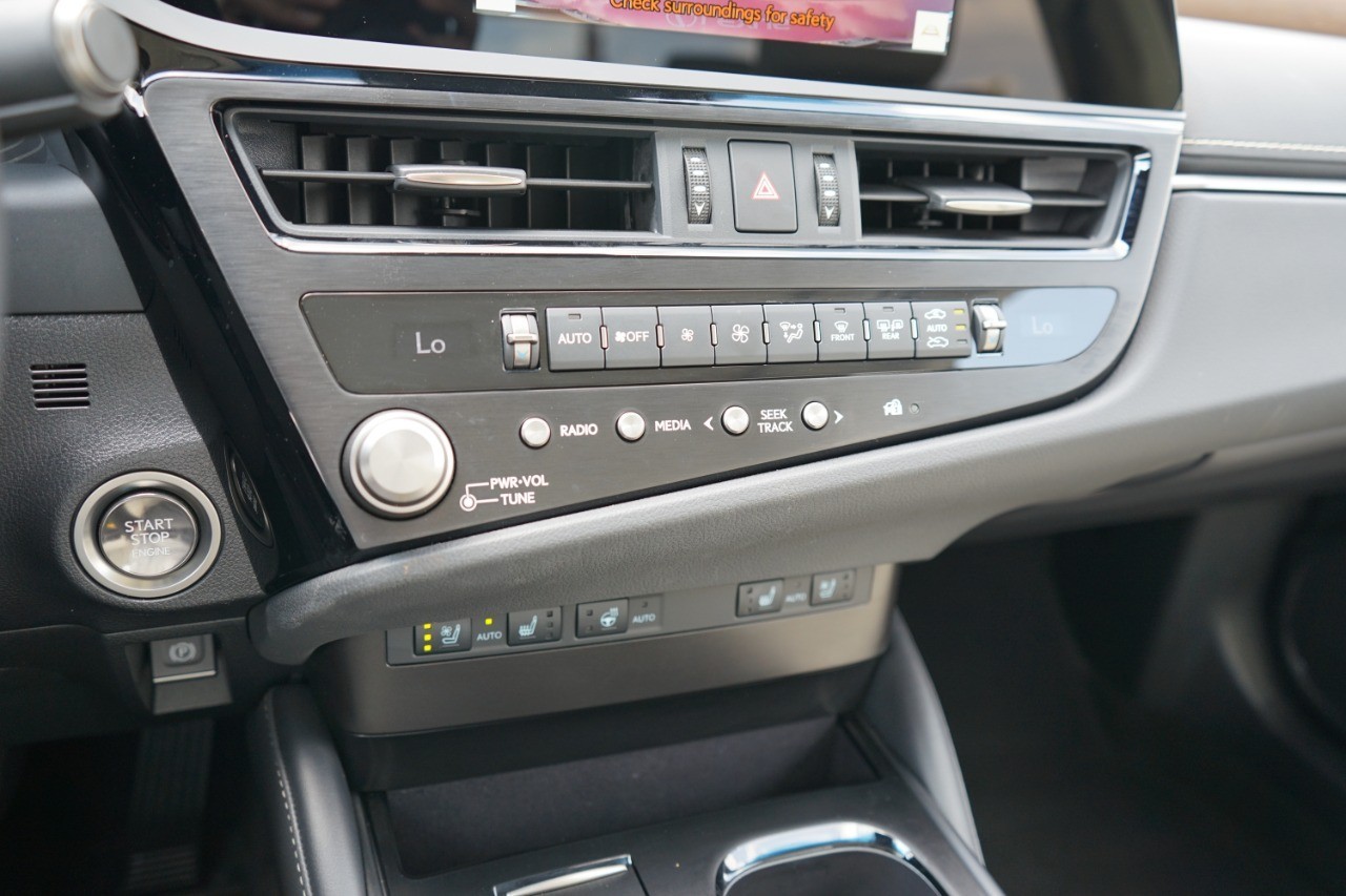 2025 Lexus ES 350 photo 18
