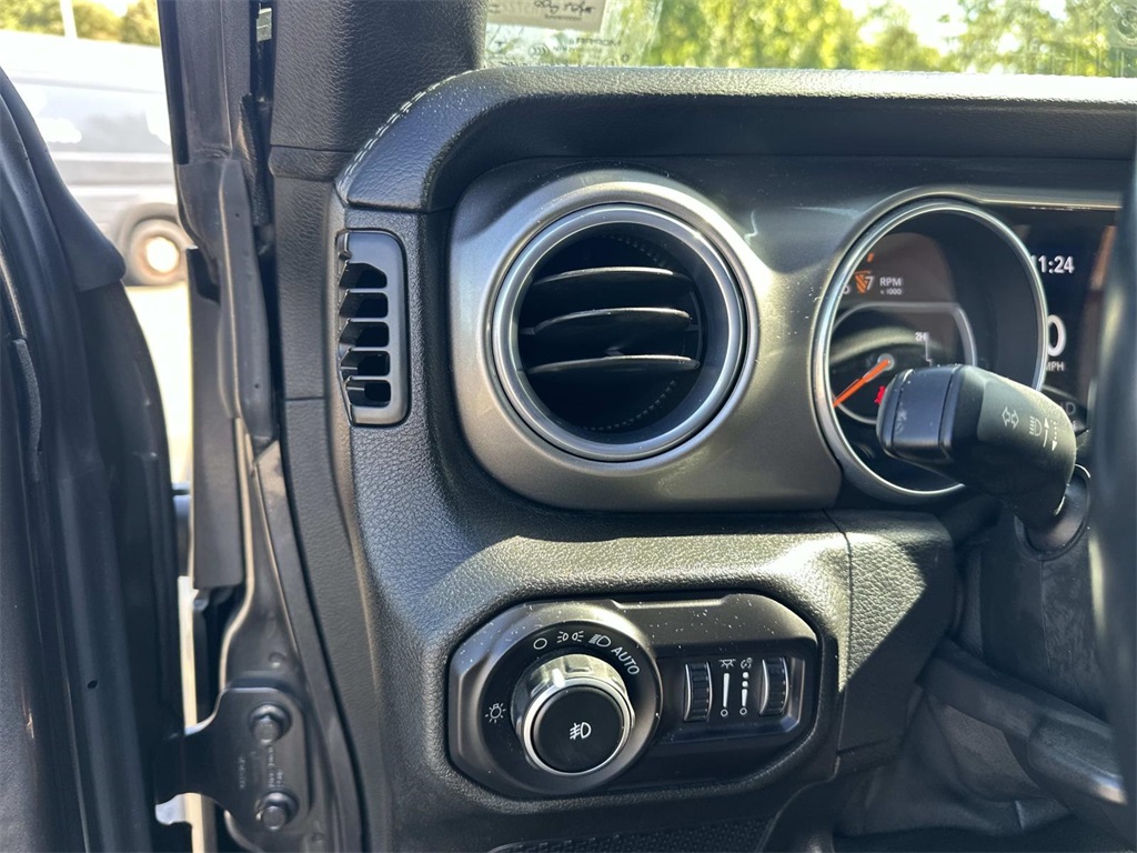 2018 Jeep Wrangler Unlimited Sahara photo 24