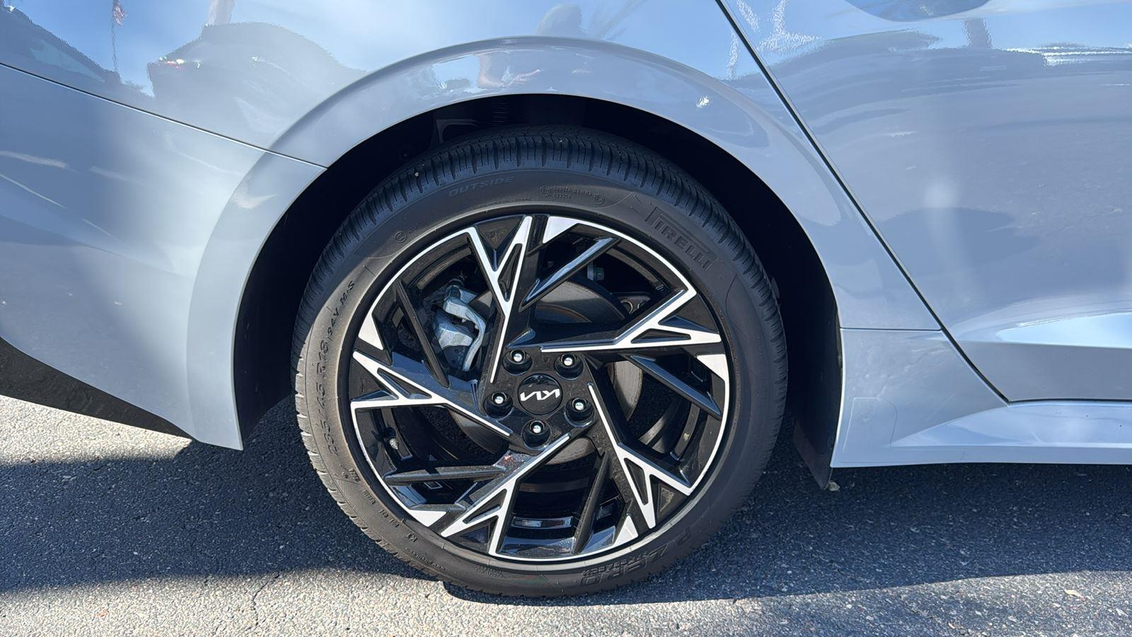 2025 Kia K5 GT-Line photo 9