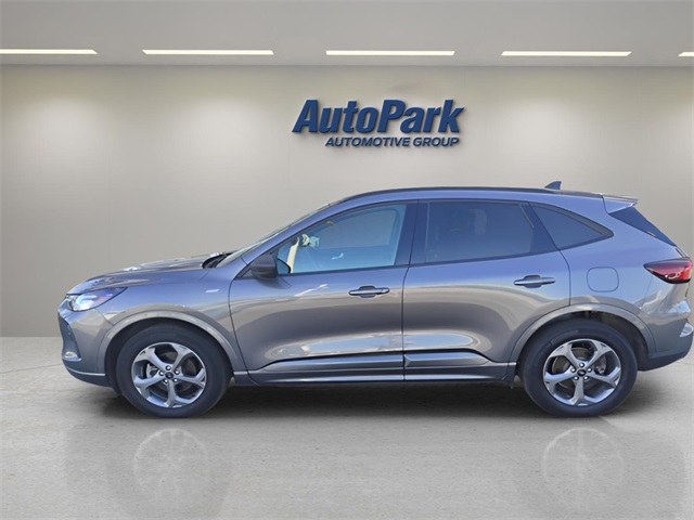 2023 Ford Escape ST-Line photo 4