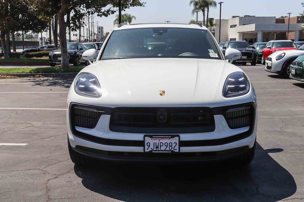 2024 Porsche Macan S photo 2