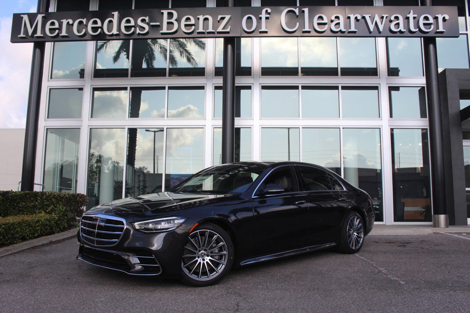 2025 Mercedes-Benz S-Class S 580's photo