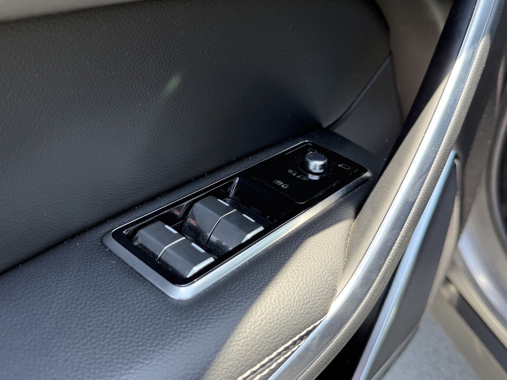 2025 Jaguar F-PACE P250 photo 10