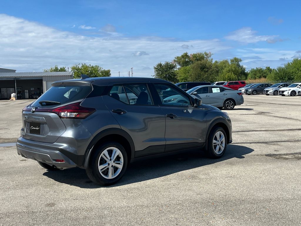 2025 Nissan Kicks Play S photo 11