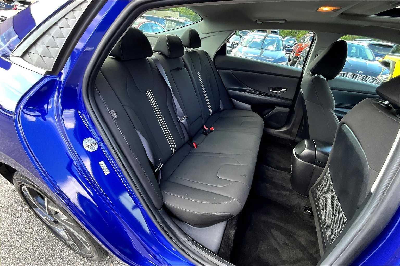2024 Hyundai Elantra SEL Convenience photo 18