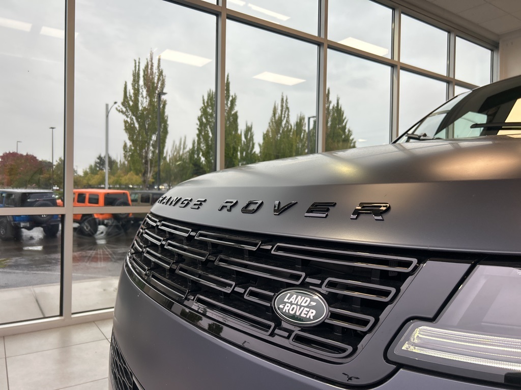 2025 Land Rover Range Rover Sport P460e Dynamic SE photo 2