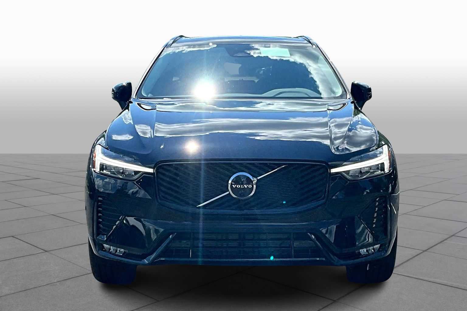 2026 Volvo XC60 Plus photo 2