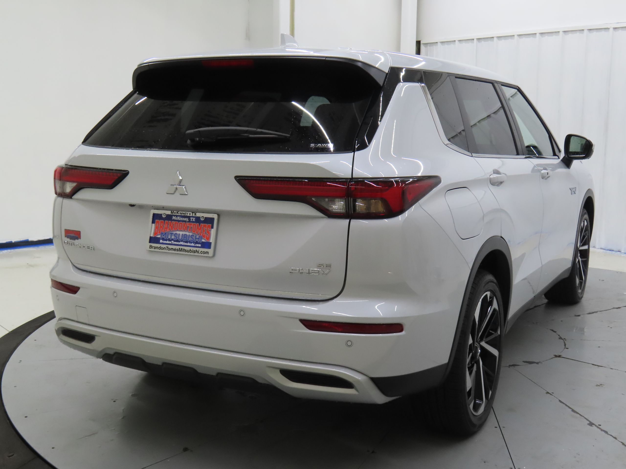 2025 Mitsubishi Outlander PHEV SE photo 3