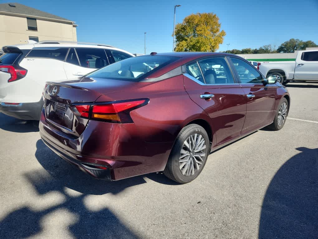 2025 Nissan Altima SV photo 3