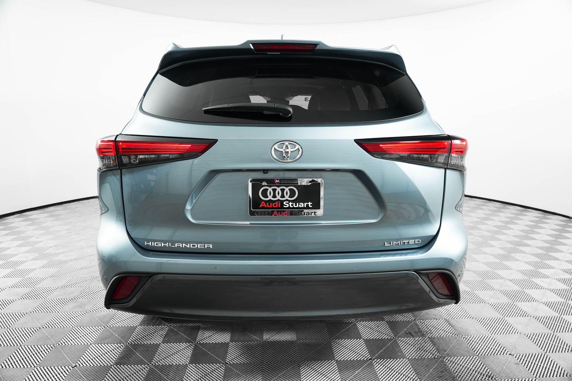 2023 Toyota Highlander L photo 6