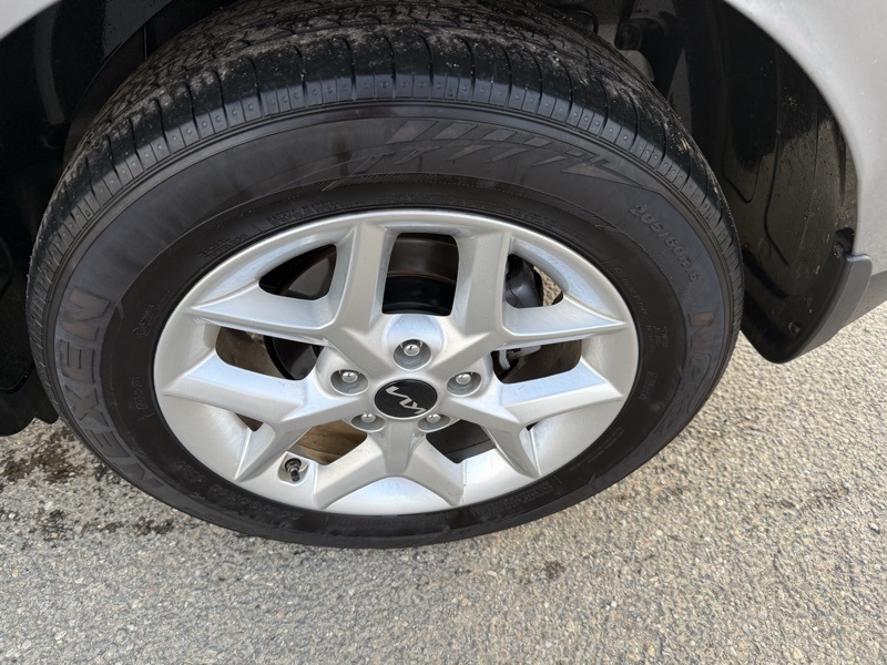 2023 Kia Soul S photo 2