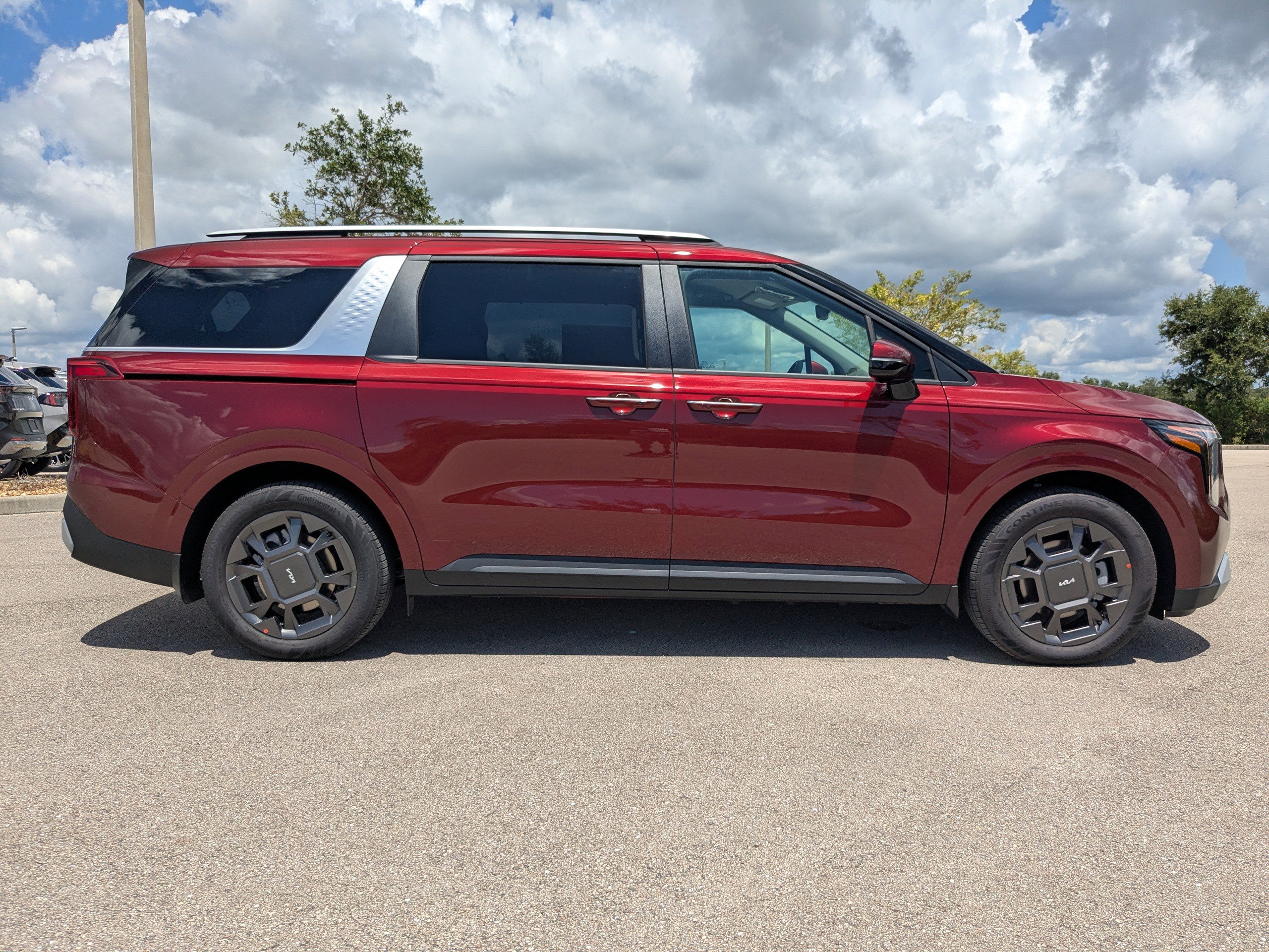 2026 Kia Carnival EX photo 2