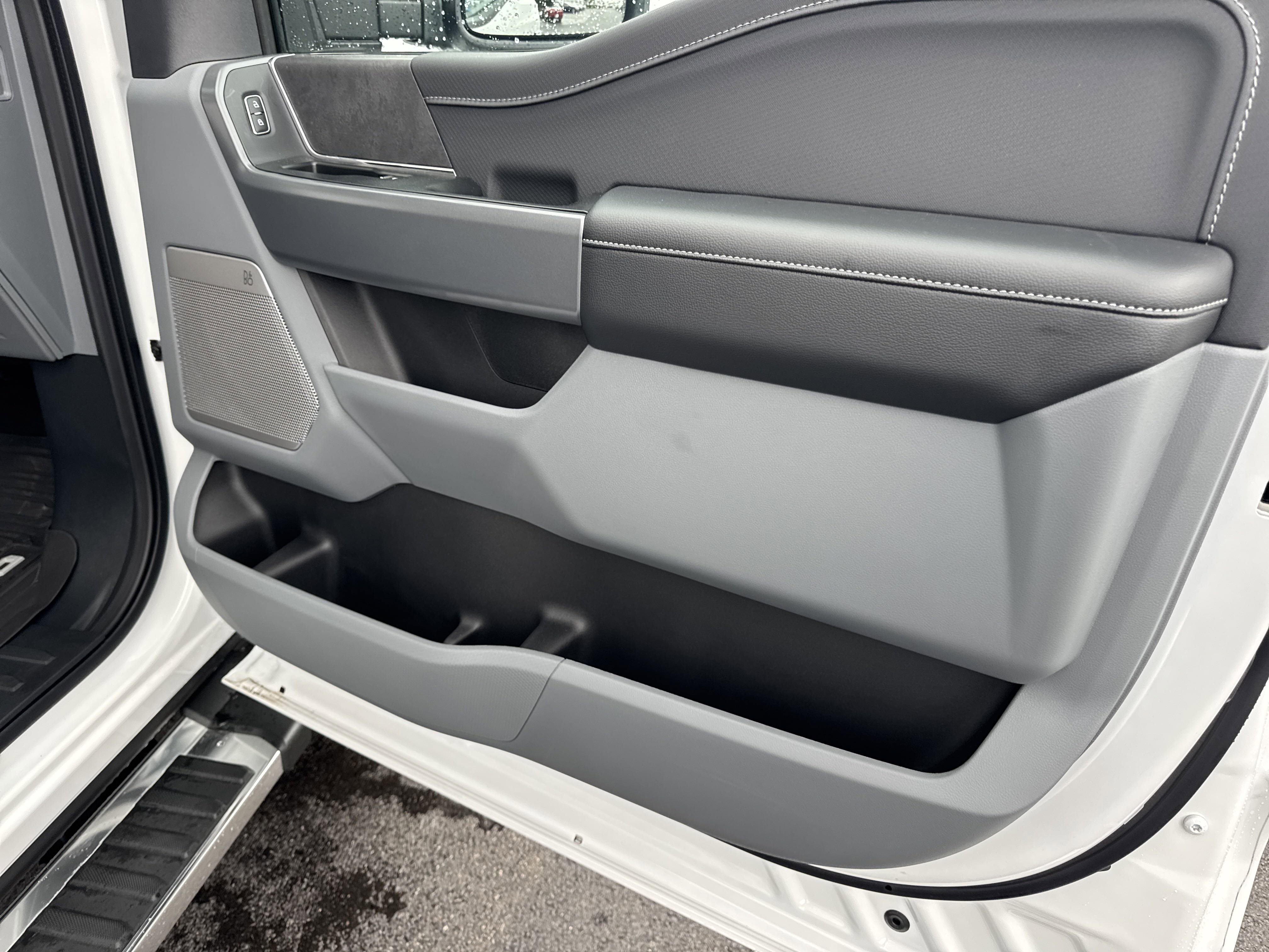 2024 Ford F-150 XLT photo 8