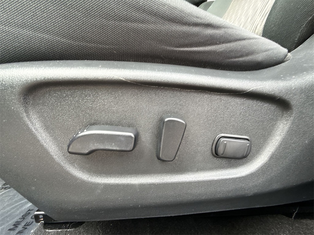 2018 NISSAN ROGUE - Image 11