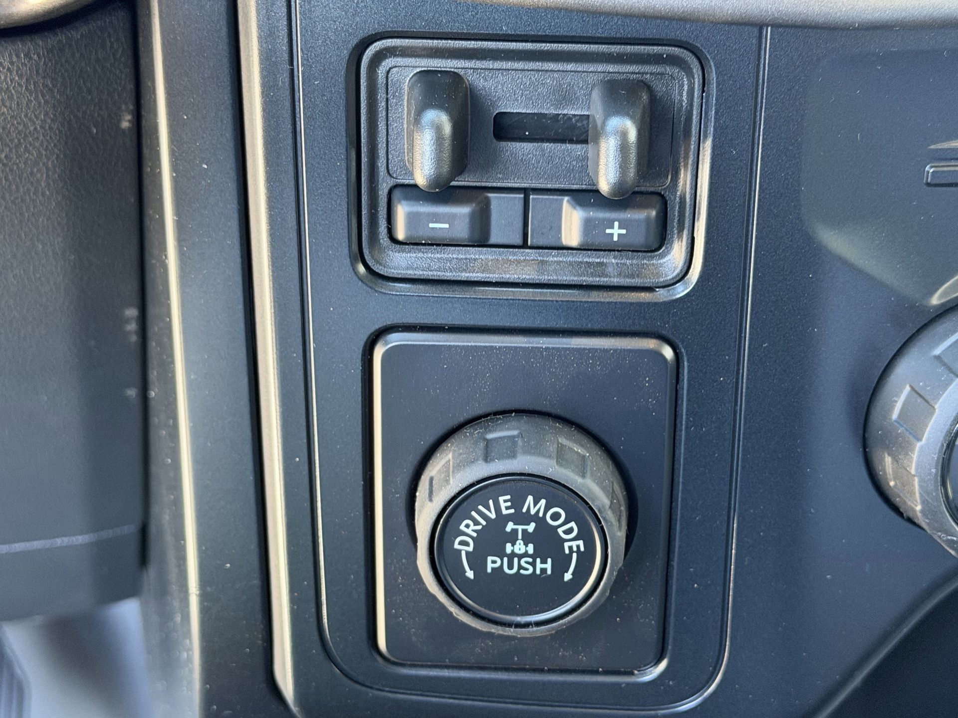 2025 Ford F-150 XL photo 4