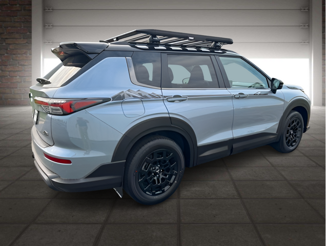 2025 Mitsubishi Outlander SE photo 2