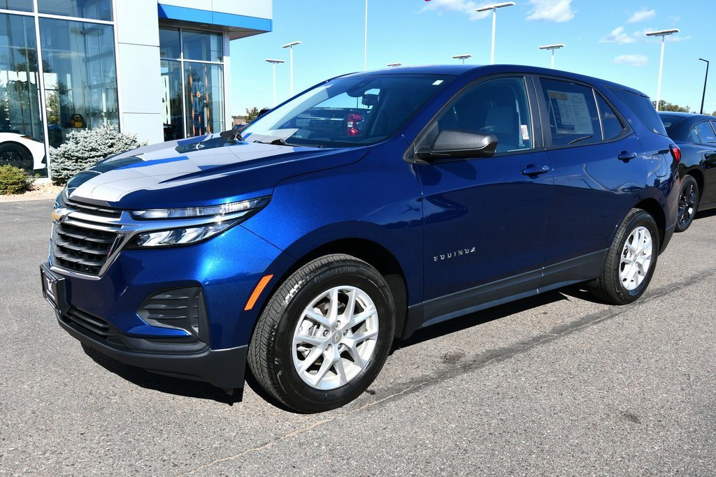 2022 Chevrolet Equinox LS photo 2