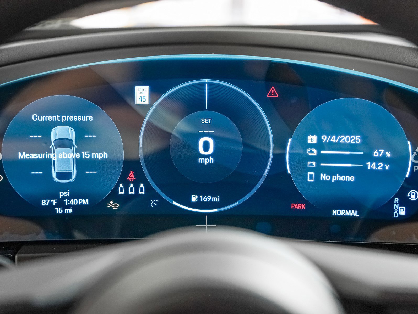 2025 Porsche Macan Electric photo 15