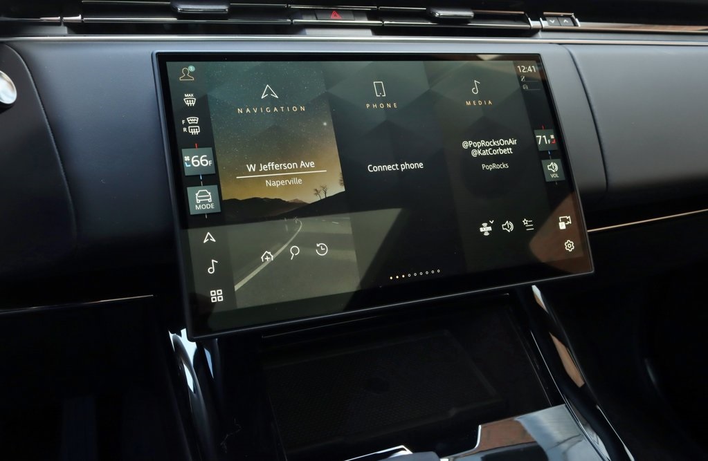2025 Land Rover Range Rover Sport SE photo 15