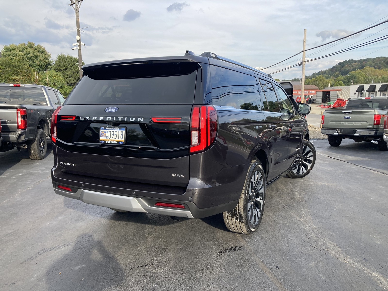 2025 Ford Expedition Platinum MAX photo 3