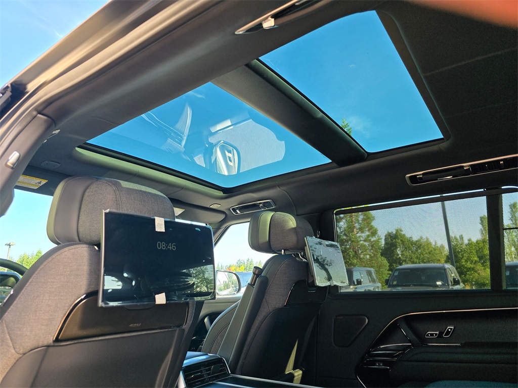 2025 Land Rover Range Rover SV photo 25