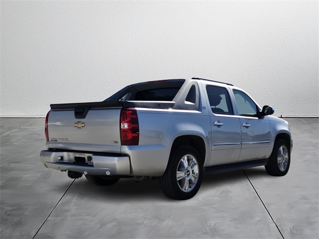 2010 Chevrolet Avalanche LTZ photo 4