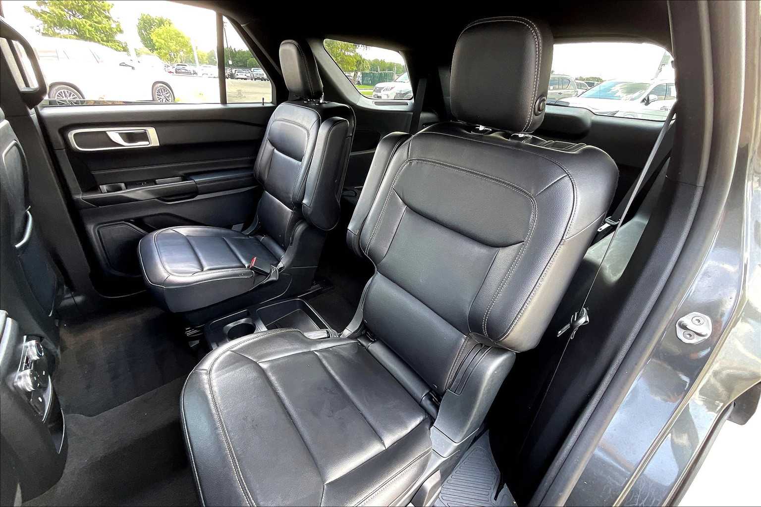 2020 Ford Explorer XLT photo 18