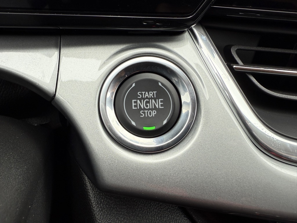 2025 Chevrolet Trax LT photo 13