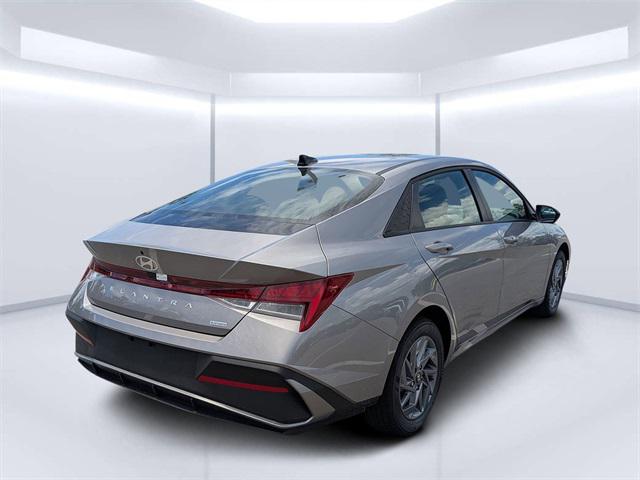 2025 Hyundai Elantra Hybrid Blue photo 3
