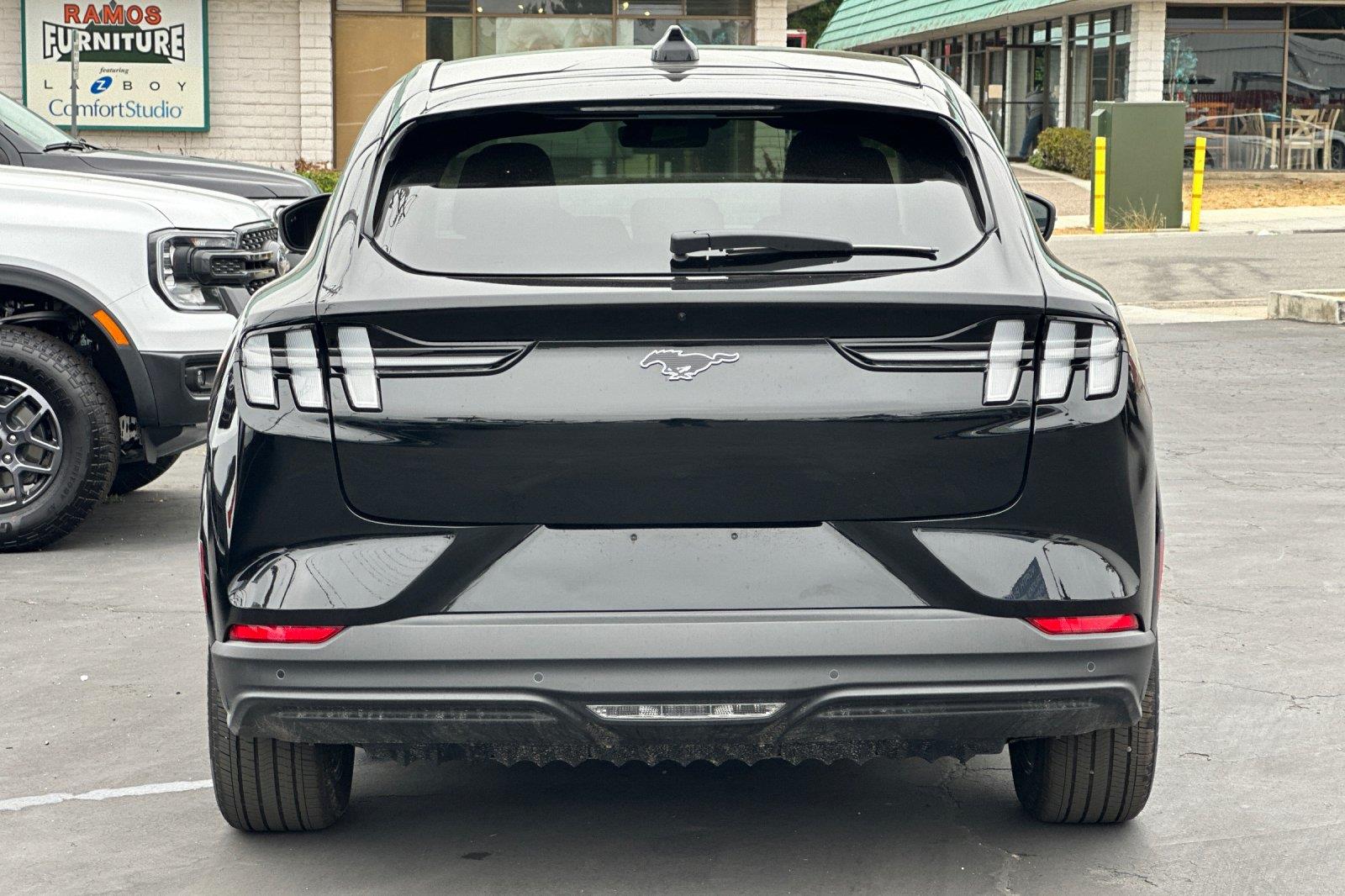 2025 Ford Mustang Mach-E Premium photo 4