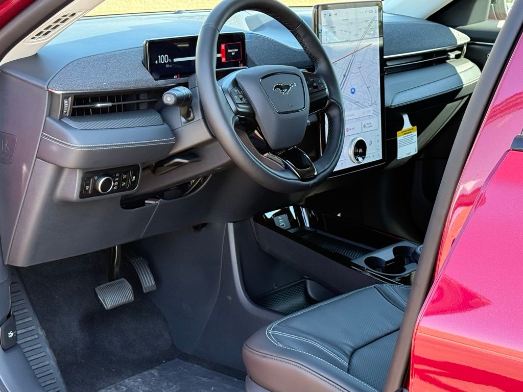 2025 Ford Mustang Mach-E Premium photo 7